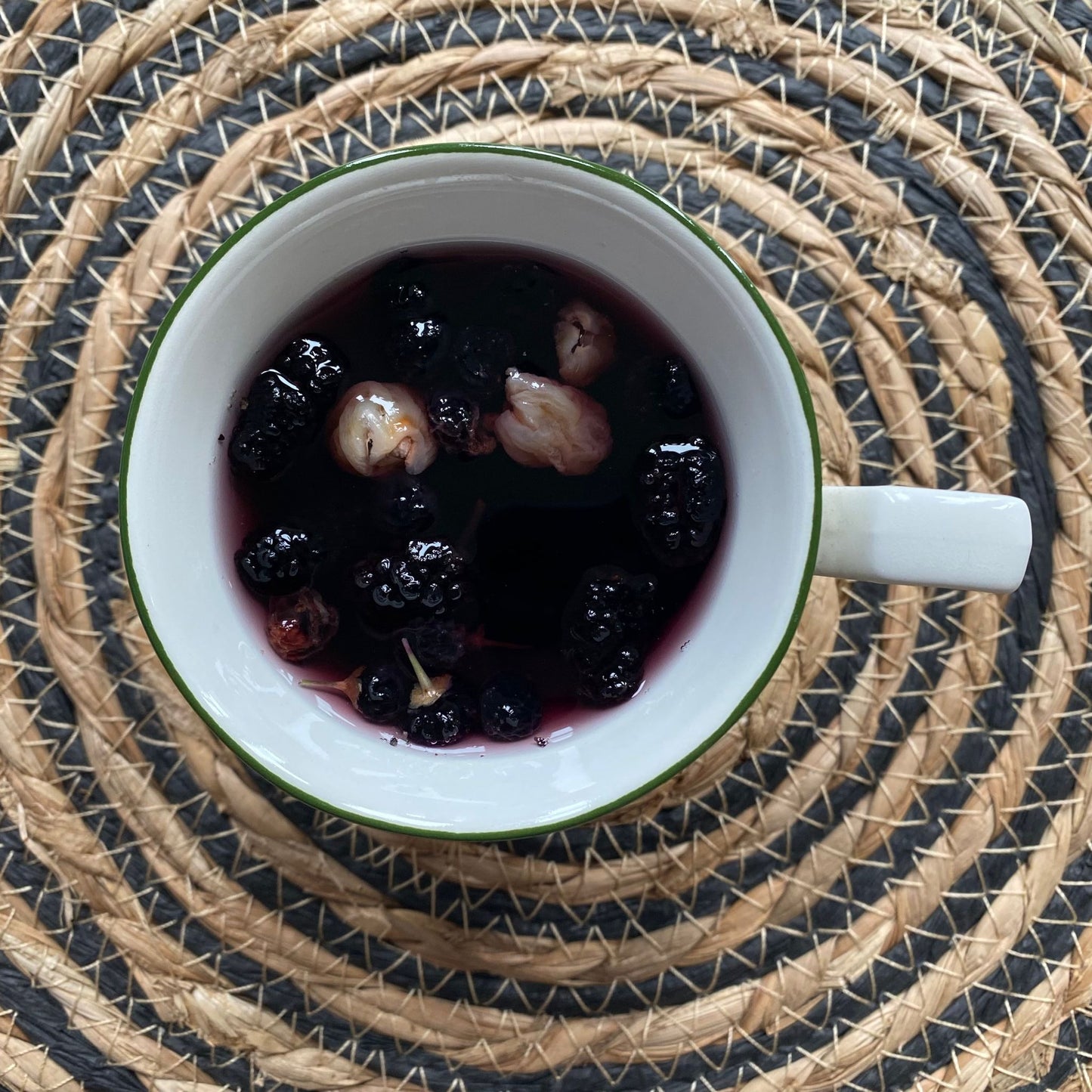 黑桑椹黑杞子桂圓茶