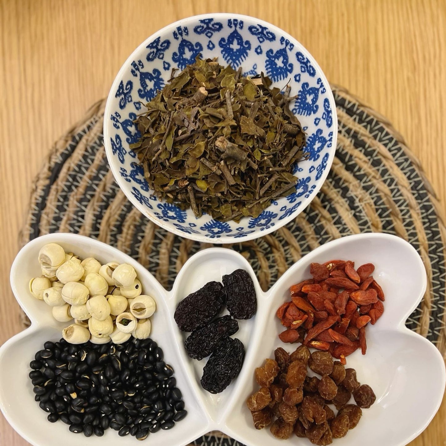 桑寄生黑豆南棗茶